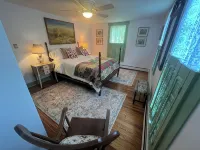 Restored 1870s 4BR, 2.5 bath, formal dining, in the heart of Berkeley Springs
