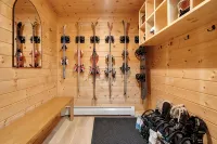 Wellness Retreat ~Hot Tub ~Sauna ~Yoga ~Theater ~Firepit ~15Min to Sunday River