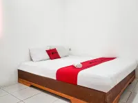 RedDoorz @ Pondok Diana Pantai Ujung Genteng 4 Hotels in Ciracap