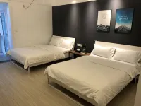 WEISS HOTEL