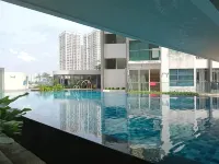 Spacious Studio@Zeva Near MRT/UPM/Equine - Apartments