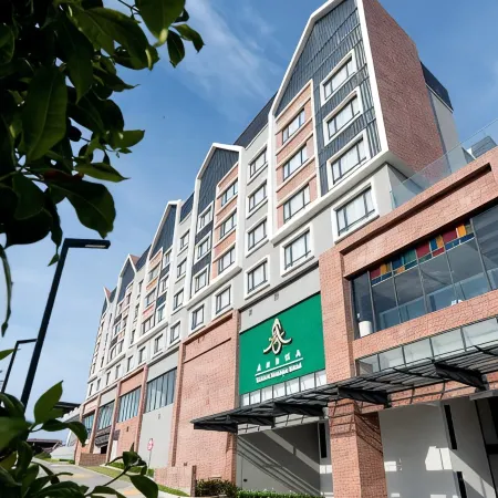 Arena Premier Hotel Отели рядом с достопримечательностью «Парк с озером»