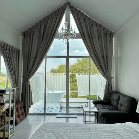La Maison Blanche Chiang Rai Resort Отели рядом с достопримечательностью «Парк развлечений Singha Park»