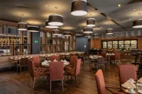 DoubleTree by Hilton Celaya - พร้อมอาหารเช้า