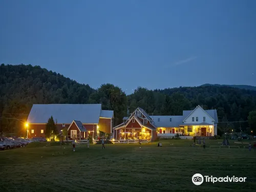 Lareau Farm Inn - parking