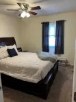 Cheerful 3 bedroom home close to everything! - Homestays
