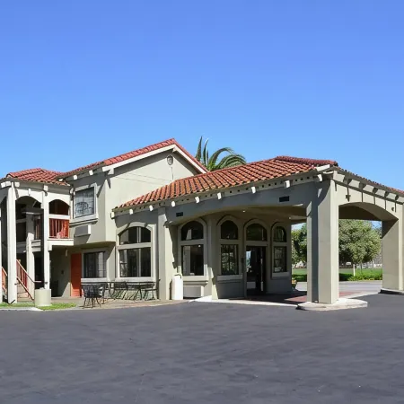 SureStay Plus by Best Western Santa Clara Silicon Valley Отели рядом с достопримечательностью «Сантана Роу»