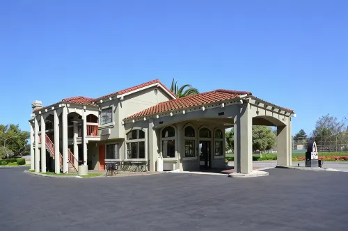 SureStay Plus by Best Western Santa Clara Silicon Valley - parking