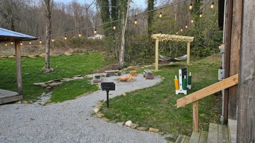Creekside Cottage –Hot Tub!, Pool Table, Firepit & Pet-Friendly in the Nantahala - Country Houses