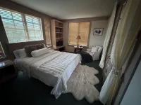 Extraordinary Riverfront Home in the Heart of the Big Hole Valley. - Hot Tub