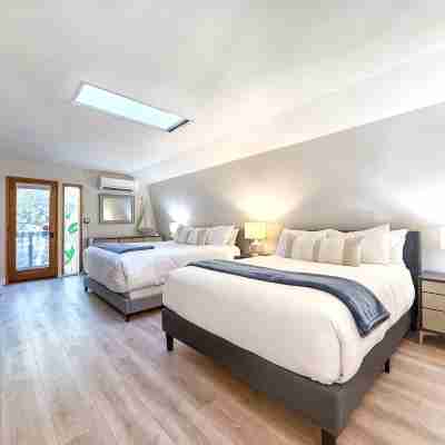 Forest Home with Deck, EV Charger, King Beds Rooms