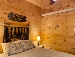 Cottage in the woods-Lake MI access