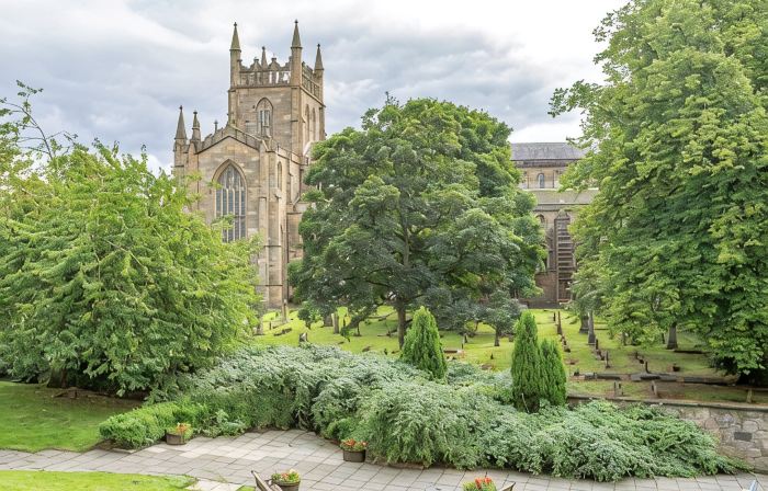 Spacious City Apartment - Dunfermline