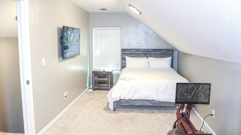 Lovely 3BR 3BA Home minutes from Airport/Downtown Atlanta