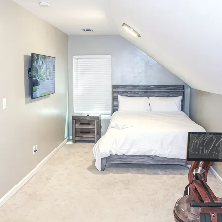 Lovely 3BR 3BA Home minutes from Airport/Downtown Atlanta
