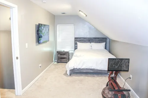 Lovely 3BR 3BA Home minutes from Airport/Downtown Atlanta - Gym