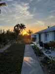 Wonderful 2 Bedroom 2 Bath Ocean Villa just quick walk from Treasure Cay Beach! のホテル