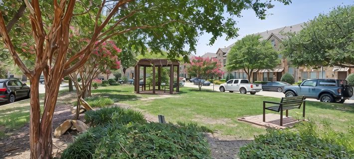 Luxury Townhome walking distance to Legacy West Ξενοδοχεία στην πόλη Plano