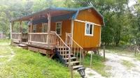 "Laurentius" cozy one room cabin on a Koi Pond - Wifi