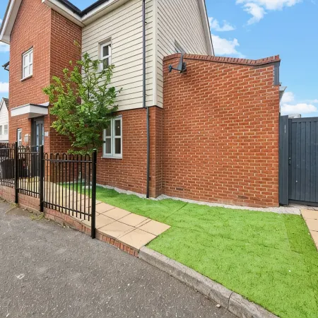Radiant Retreat Ideal for LegoLand, Windsor, & LHR