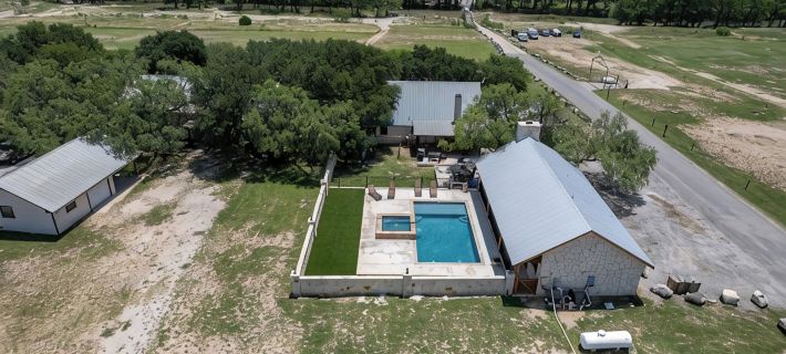 Ringers Lodge   Spacious 6-bedroom house on the River in charming Concan Ξενοδοχεία στην πόλη Uvalde County