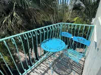 Private Tree Top studio - 1 mile to 5th Ave, all the action & Naples Beach! - Condos