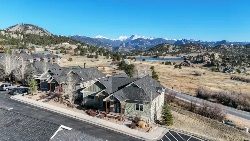 Modern Mountain Retreat/Incredible Mountain Views/Stylish Kitchen/Spotless
