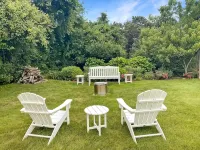 Beach Getaway - Spacious Katama Beach House - 4-Sterne