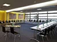 Ibis Styles Ouistreham - ที่มีที่จอดรถ