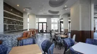 DoubleTree by Hilton Long Island City New York Hotel berhampiran Stesen Queens Plaza