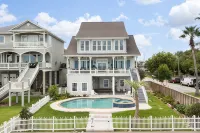 Kemah's Bayfront Getaway with Pool