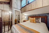 Cozy 2-bedroom condo 2/2 just blocks from base-with W/D and wifi - Wi-Fi