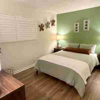 SurfView VR: Best Ocean and Pier View, 5 mins to Beach, Cozy Patio, Pet Friendly Rooms