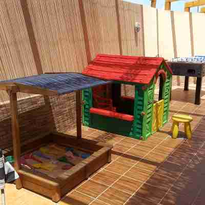 4 Bed Villa in Town, 10m Pool, Kid Slide, Pool Fence, BBQ, Outdoor Lounges Others
