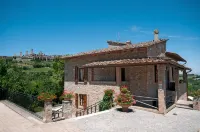 Villa with pool, 4 rooms en suite, WiFi A/C, walking distance from San Gimignano - balcony