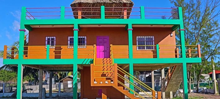 Waterfront 2 Bedroom/ 2 Bath Pool Home w/ Stunning Ocean Views!! Hotel a Caye Caulker