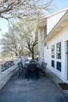 Newly Renovated Farmhouse on a Working Horse Ranch Near Popular Wedding Venues - 3-Star