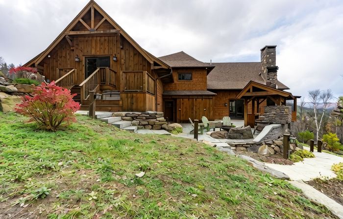 Stunning Mountaintop Retreat with High End Amenities and Four Fireplaces