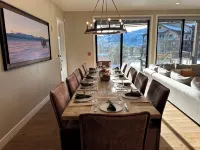 JUST LISTED Luxury 4BR Retreat in Wildhorse Meadows - Après Escape Chalet - 4 tähden