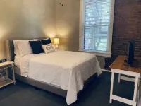 Unique 1 Bedroom Apartment in the heart of downtown Jonesborough - Homestays