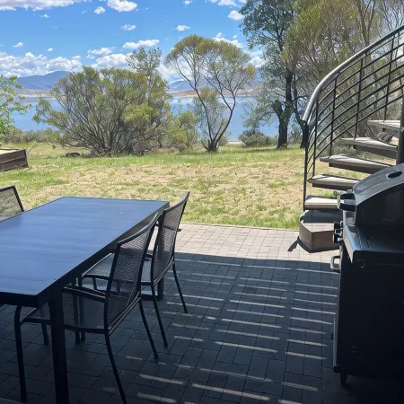 Lake Front Living New and Cosy Seperate Ground Floor Appartment