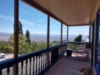 Studio Apartment with views of Sedona, Verde Valley, and San Francisco Peaks