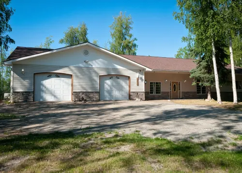 The Wise Raven Retreat, Peaceful and Spacious Home in Big Lake on a forested lot - Wifi