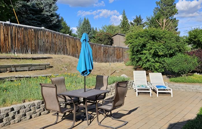Charming, modern log cabin, steps to the lake. Bright & spacious. Ideal escape!