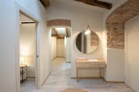 Bright and exclusive apartment in the heart of Città Alta renovated to new - Condos