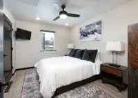 Spacious & Industrial Condo - Perfect for the Whole Gang! Dogs Ok & Great Rates! - Wifi