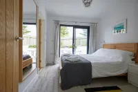 Trevone, Padstow-Modern Apartment minutes from sandy beach and SW coast path - 4-Star