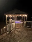 The Trimbelle Cottage: Secluded Riverside Retreat on 7 acres, with Hot Tub!