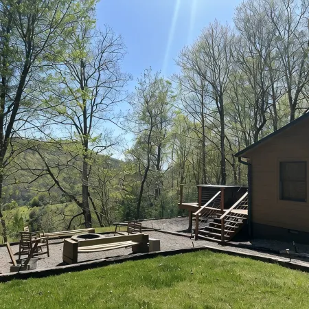 Wonderful cabin tucked in the woods /w Hot tub