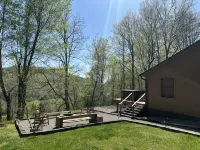 Wonderful cabin tucked in the woods /w Hot tub